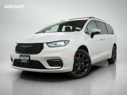 Used 2023 Chrysler Pacifica Touring-L w/ S Appearance Package image 1