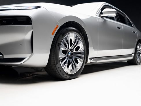 Used 2023 BMW i7 xDrive60 image 75