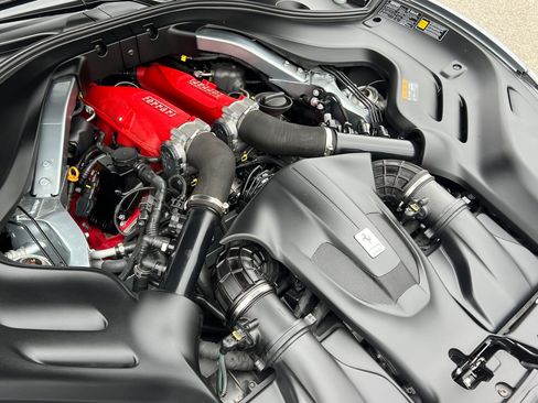 Used 2019 Ferrari Portofino Base image 40