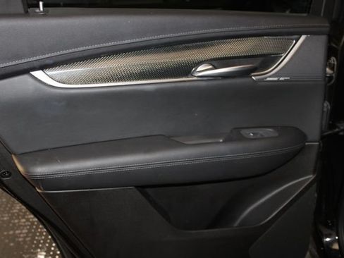 Certified 2022 Cadillac XT5 Sportv w/ LPO, ONYX Package AWD/4WD image 37