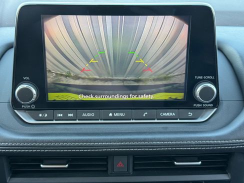 Used 2023 Nissan Rogue SV image 23