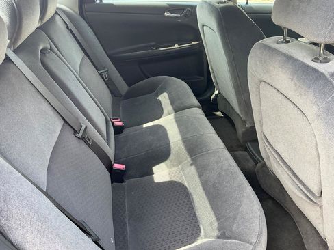 Used 2009 Chevrolet Impala LT FWD image 12
