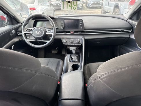Used 2024 Hyundai Elantra SE FWD image 10