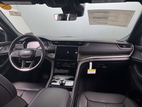 New 2025 Jeep Grand Cherokee Limited image 21