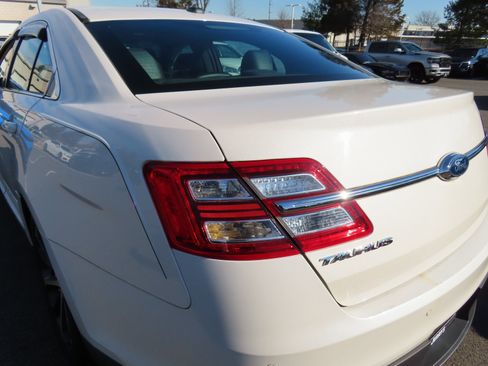 Used 2015 Ford Taurus SEL w/ Equipment Group 201A image 9