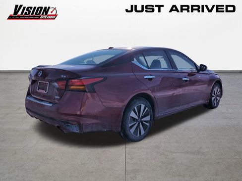 Certified 2022 Nissan Altima 2.5 SV w/ SV Premium Package image 5