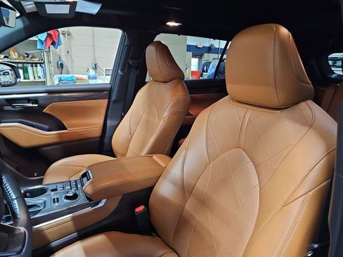 Used 2022 Toyota Highlander Platinum image 20