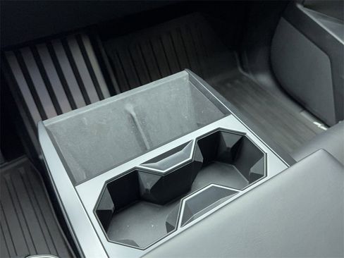 Used 2024 Tesla Cybertruck AWD Crew Cab image 32