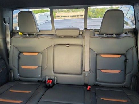 Used 2025 GMC Sierra 1500 AT4 w/ AT4 Premium Package AWD/4WD image 14