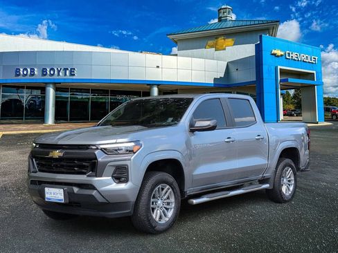 Used 2024 Chevrolet Colorado LT w/ LT Convenience Package III RWD image 8