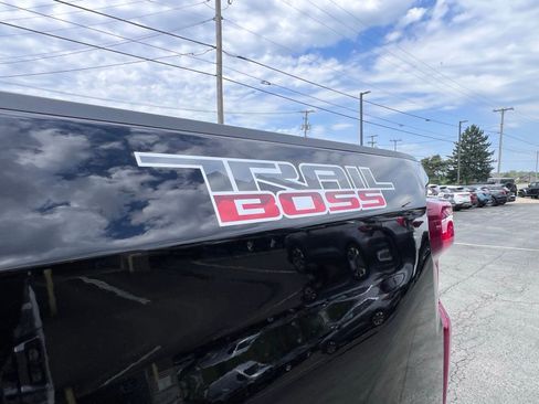 Used 2022 Chevrolet Silverado 1500 Custom Trail Boss w/ LPO, Dark Essentials Package AWD/4WD image 12