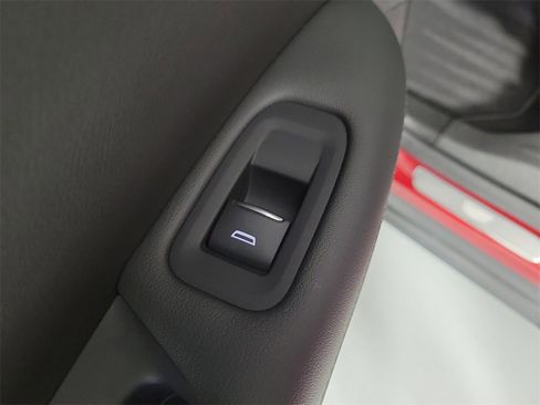 Certified 2025 Cadillac XT6 Luxury image 15