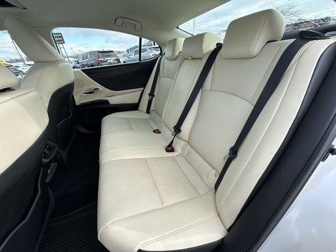 Used 2022 Lexus ES 300h w/ Premium Package image 24