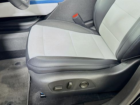 Used 2025 Chevrolet Equinox EV LT w/ Convenience Package image 21