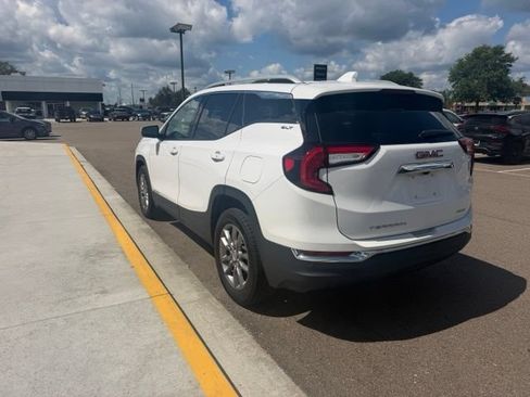 Used 2024 GMC Terrain SLT AWD/4WD image 9