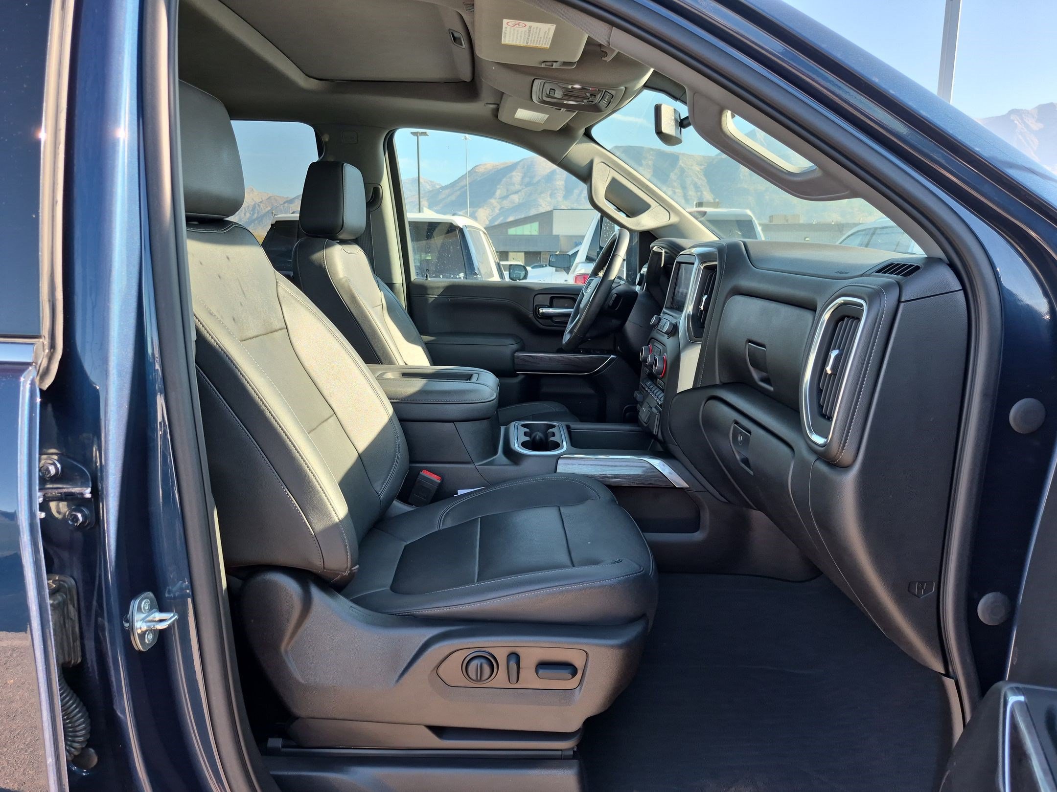 Used 2022 Chevrolet Silverado 3500 LTZ AWD/4WD image 31