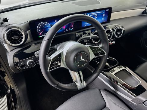 Used 2025 Mercedes-Benz CLA 250 4MATIC image 22