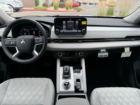 New 2025 Mitsubishi Outlander SEL image 14