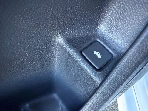 Used 2018 Honda Civic EX image 16