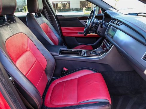 Used 2017 Jaguar XF R-Sport image 21