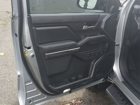 Used 2024 Toyota Tacoma TRD Off-Road image 9