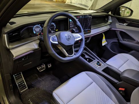 New 2026 Volkswagen Tiguan SE R-Line AWD/4WD image 8