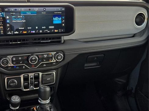 Used 2025 Jeep Wrangler Unlimited Sahara image 21