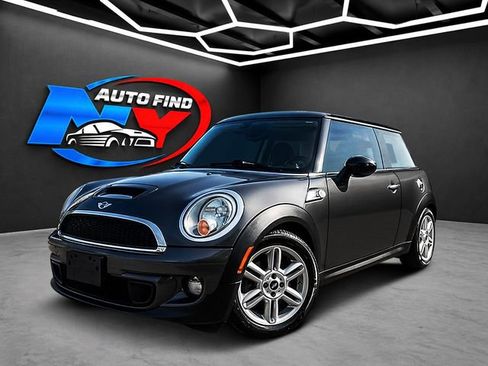 Used 2013 MINI Cooper S w/ Premium Pkg 2 FWD image 1