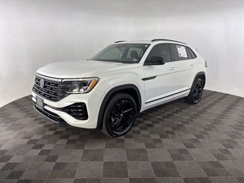 Used 2025 Volkswagen Atlas Cross Sport SEL R-Line image 3