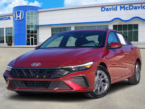 Used 2024 Hyundai Elantra SEL image 1