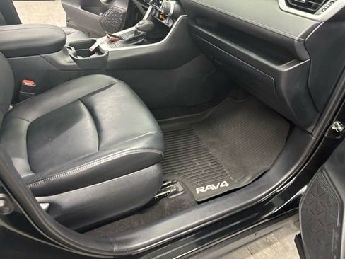 Used 2020 Toyota RAV4 XLE Premium image 36