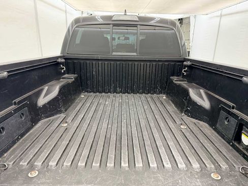 Used 2016 Toyota Tacoma TRD Sport image 32