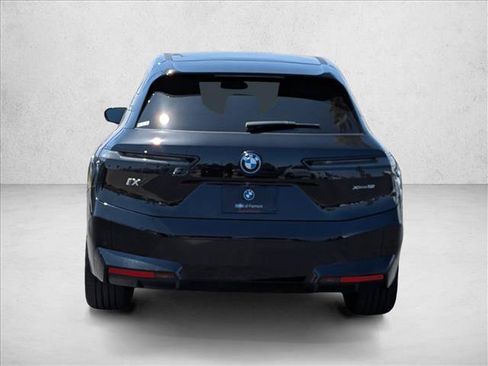 Used 2024 BMW iX xDrive50 w/ Premium Package AWD/4WD image 7