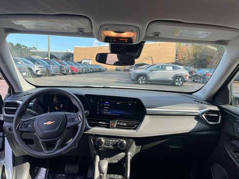 Used 2025 Chevrolet TrailBlazer LT image 29