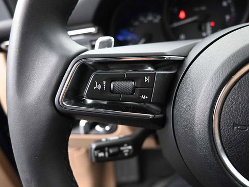 Certified 2026 Porsche Macan AWD/4WD image 12