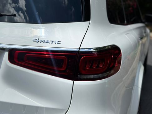 Used 2021 Mercedes-Benz GLS 580 4MATIC image 17