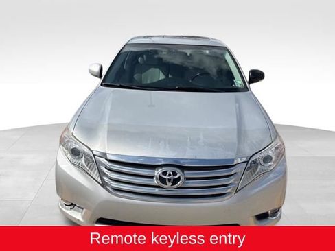 Used 2011 Toyota Avalon Limited image 2