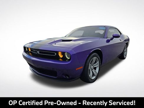 Used 2019 Dodge Challenger SXT RWD image 3
