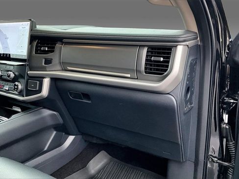 Used 2022 Ford Expedition XLT image 10