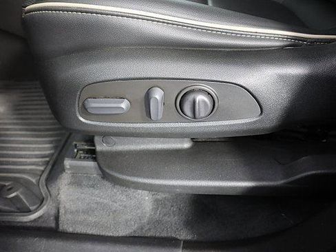 Used 2022 Chevrolet Traverse Premier image 26