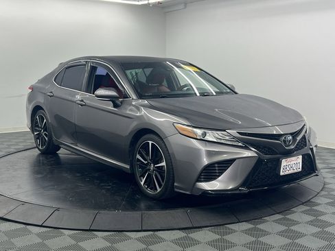 Used 2018 Toyota Camry XSE image 2