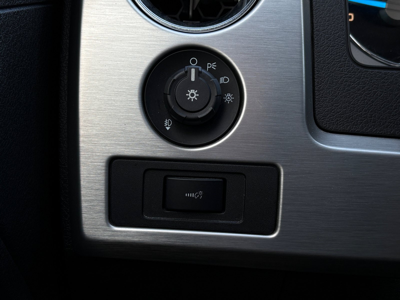 Used 2014 Ford F150 Platinum RWD image 29