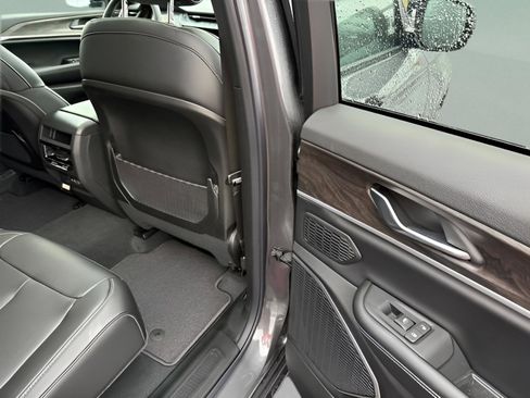 New 2026 Jeep Grand Cherokee Limited AWD/4WD image 11