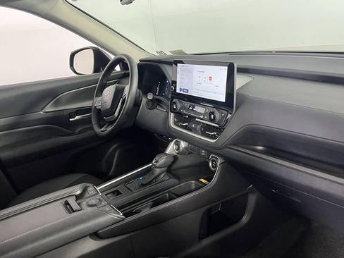 Used 2025 Toyota Grand Highlander AWD image 32