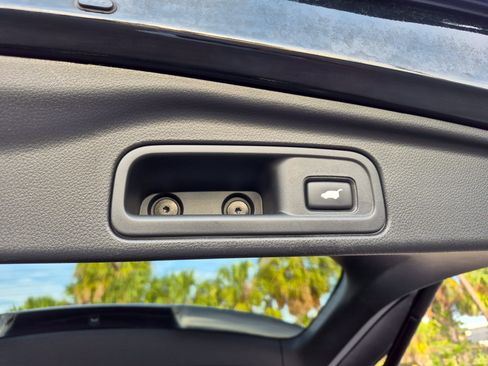 Used 2017 Honda Pilot Touring image 14