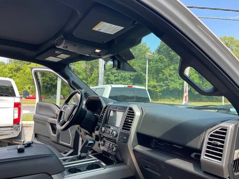 Used 2016 Ford F150 Platinum w/ Equipment Group 701A Luxury AWD/4WD image 40