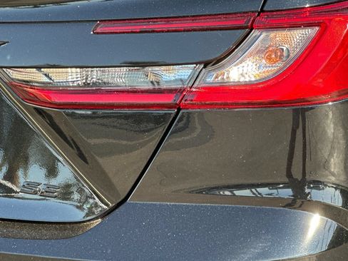 Used 2026 Toyota Camry Hybrid FWD image 27