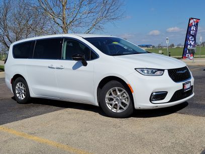 Used 2024 Chrysler Pacifica Touring-L