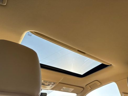 Used 2017 Toyota Highlander Limited FWD image 17