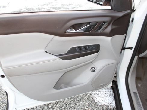 Used 2017 GMC Acadia SLT image 21